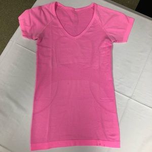 Lululemon Bubblegum Color SS Swiftly - Size 4